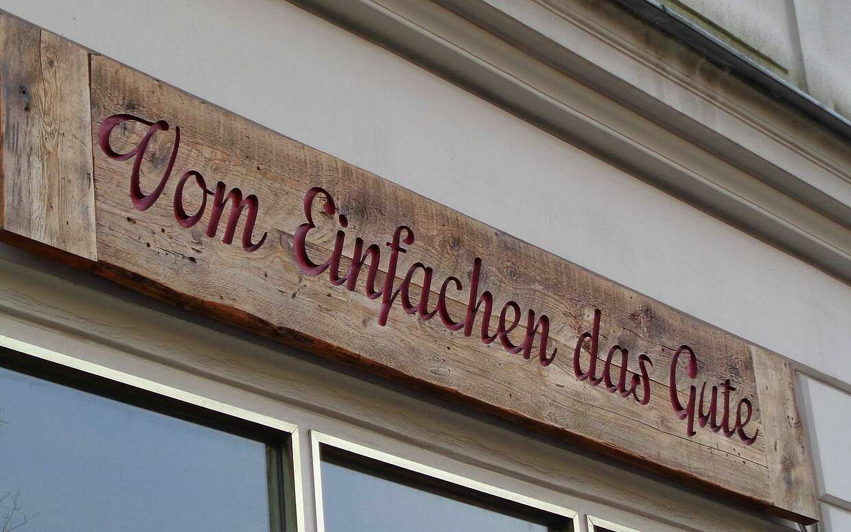 Regionale Fleischprodukte vom Potsdamer Sauenhain gibt es im Feinkostladen „Vom Einfachen das Gute“ in Berlin-Mitte. 