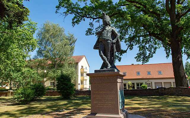 Hans-Joachim von Zieten Büste in Wustrau