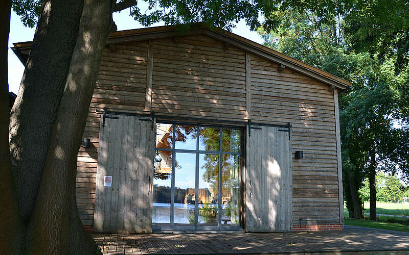 



        
            Kulturscheune Eibenhof Bad Saarow,
        
    

        Foto: TMB-Fotoarchiv/Matthias Schäfer
    