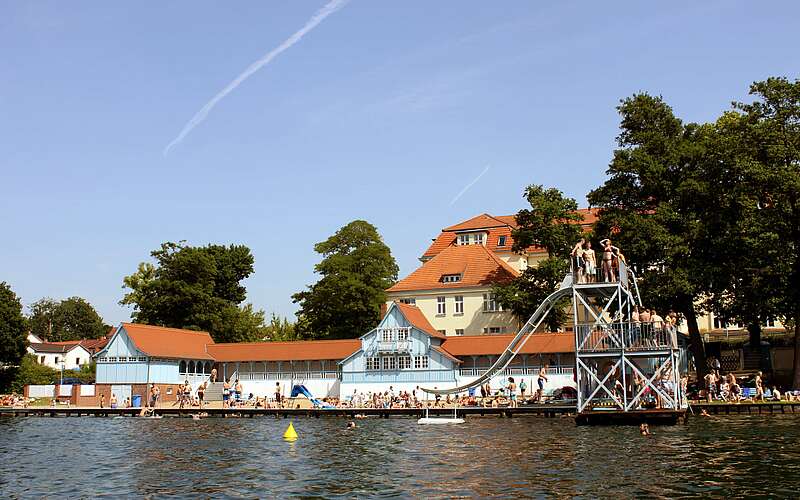 



        
            Strandbad in Strausberg ,
        
    

        Foto: TMB/Matthias Schäfer
    