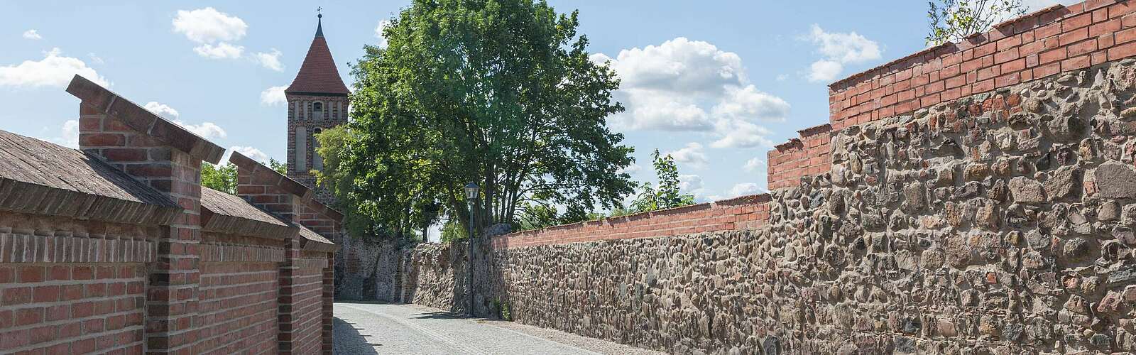 Die alte Stadtmauer von Jüterbog,
        
    

        Foto: TMB-Fotoarchiv/Anja Bruckbauer