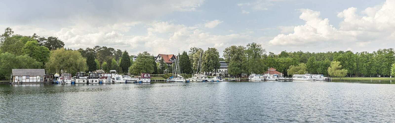 Blick auf Bad Saarow am Scharmützelsee,
        
    

        Foto: TMB-Fotoarchiv/Steffen Lehmann