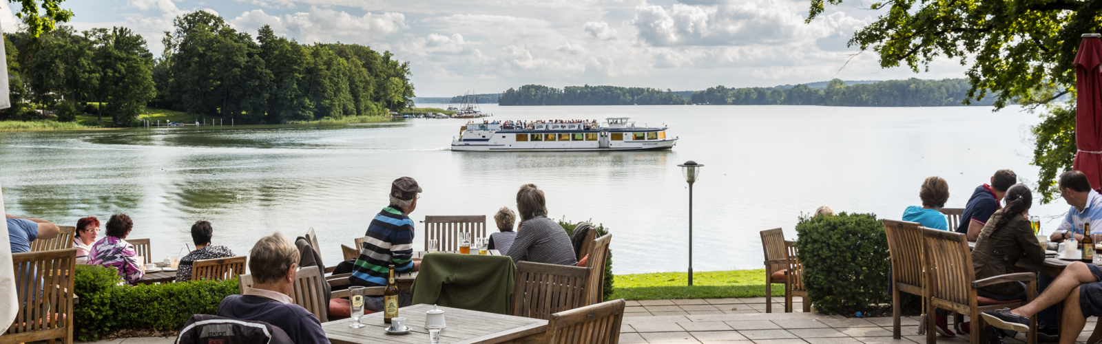 Blick vom Park-Café in Bad Saarow auf den Scharmützelsee,
        
    

        Foto: TMB-Fotoarchiv/Yorck Maecke