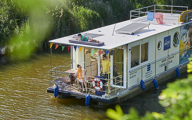 Rechlin Müritz Barrierefreier Urlaub mit der Familie auf dem Hausboot 