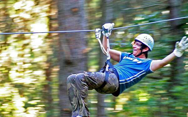 Abfahrt auf den Seilrutschen im Kletterwald Strausberg 