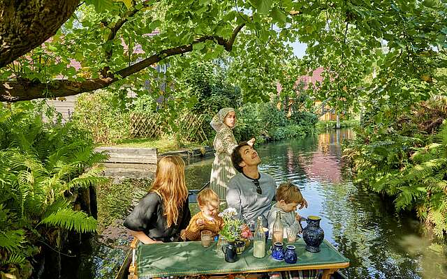 Kahnfahrt im Kanal