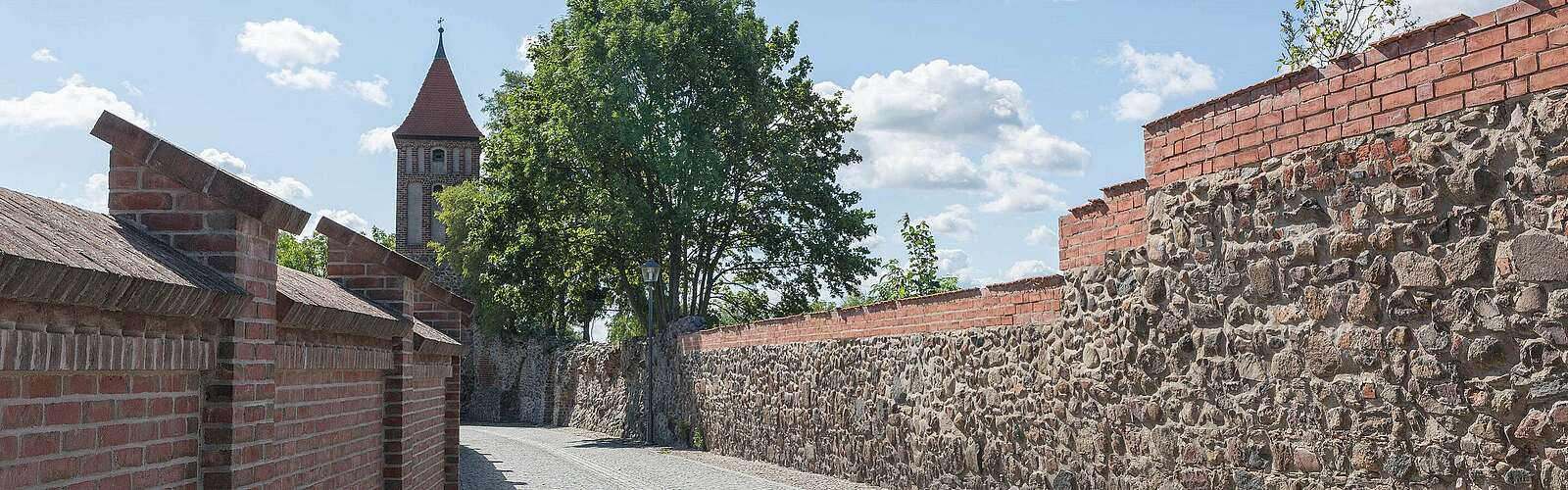 Stadtmauer von Jüterbog,
        
    

        Foto: TMB-Fotoarchiv/Steffen Lehmann