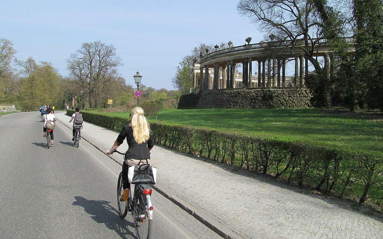 Mit dem Rad vorbei am Schloss Sanssouci