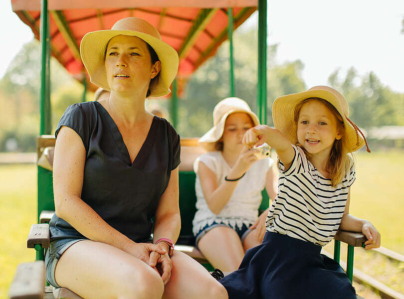 Familie im Erlebnis- und Ziegeleipark Mildenberg