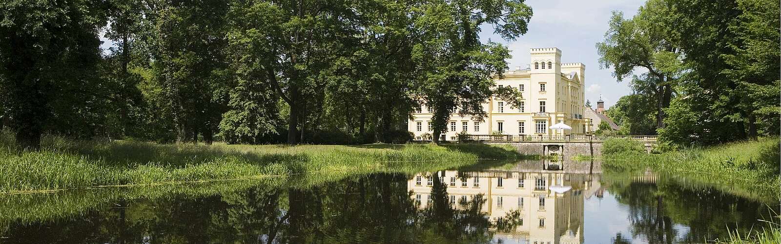 Schloss Steinhöfel mit Parkanlage,
        
    

        Foto: TMB-Fotoarchiv/Paul Hahn