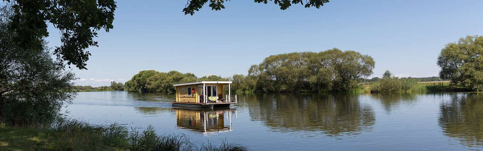 Hausboot auf der Havel bei Milow,
        
    

        Foto: TMB-Fotoarchiv/Yorck Maecke