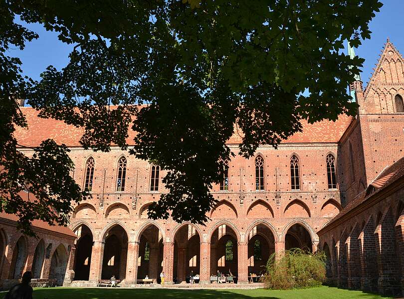 Kloster Chorin in der Mittagssonne