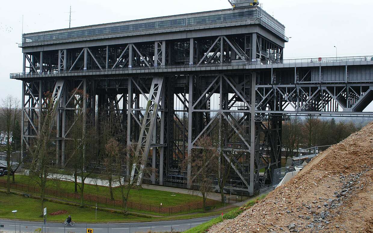 Der stählerne Koloss des Schiffshebewerks Niederfinow.