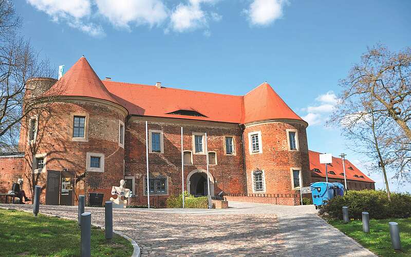 



        
            Die Burg Eisenhardt in Bad Belzig,
        
    

        Foto: Tourismusverband Fläming e.V./Marta Majakova
    