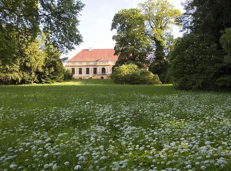 Schloss Caputh mit Parkanlage