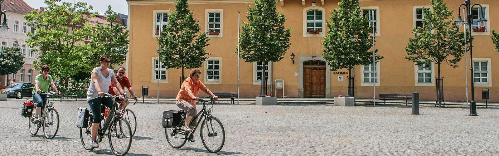Radfahrer auf dem Marktplatz in Bad Liebenwerda,
        
    

        Foto: TMB-Fotoarchiv/Steffen Lehmann