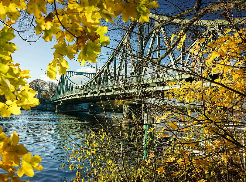 Glienicker Brücke im Herbst