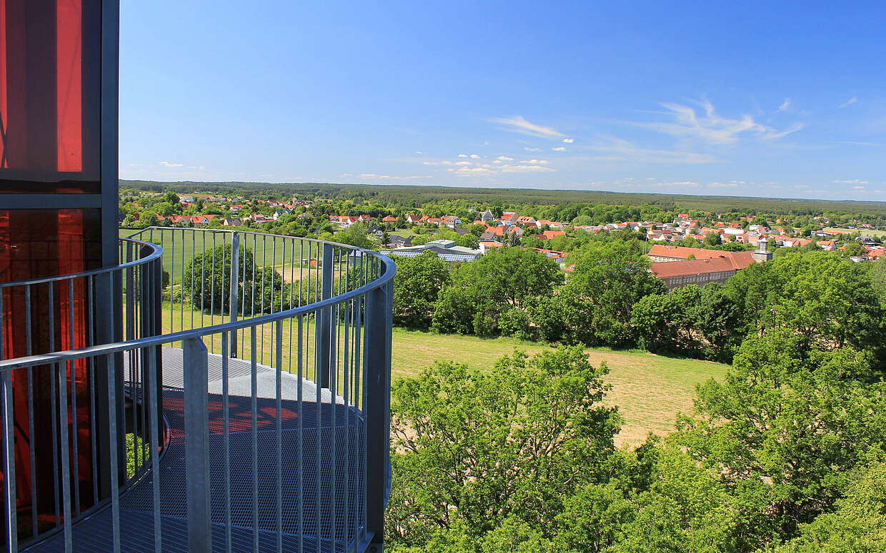 Einen weiten Blick über das Barnimer Land hat man von der Plattform des Biorama-Turms in Joachimsthal.