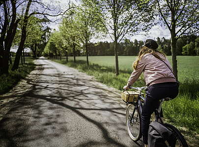 Radfahrerin im Löwenberger Land