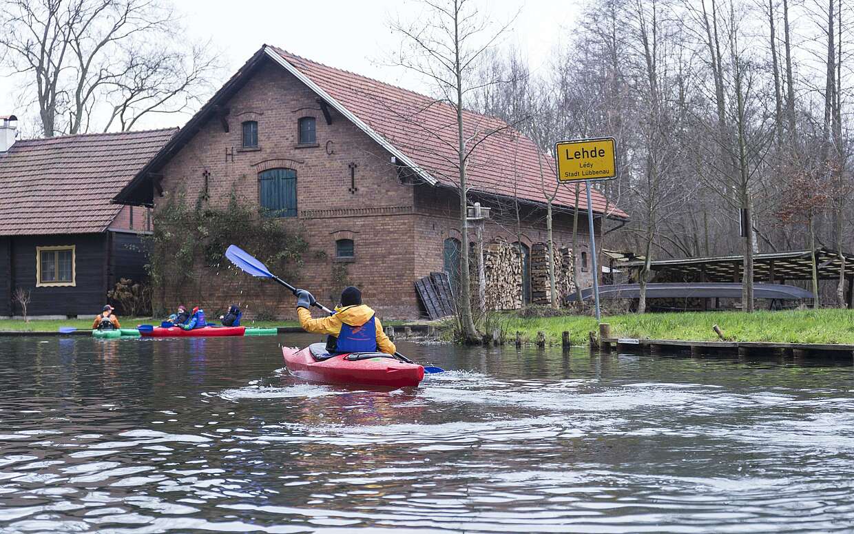 Eine der schönsten Fortbewegungsarten im Spreewald: das Kanu.