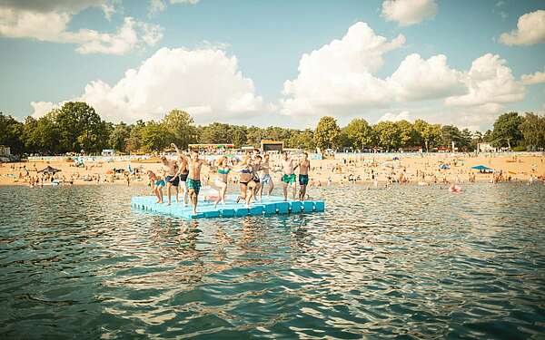 Sprung in den Helenesee