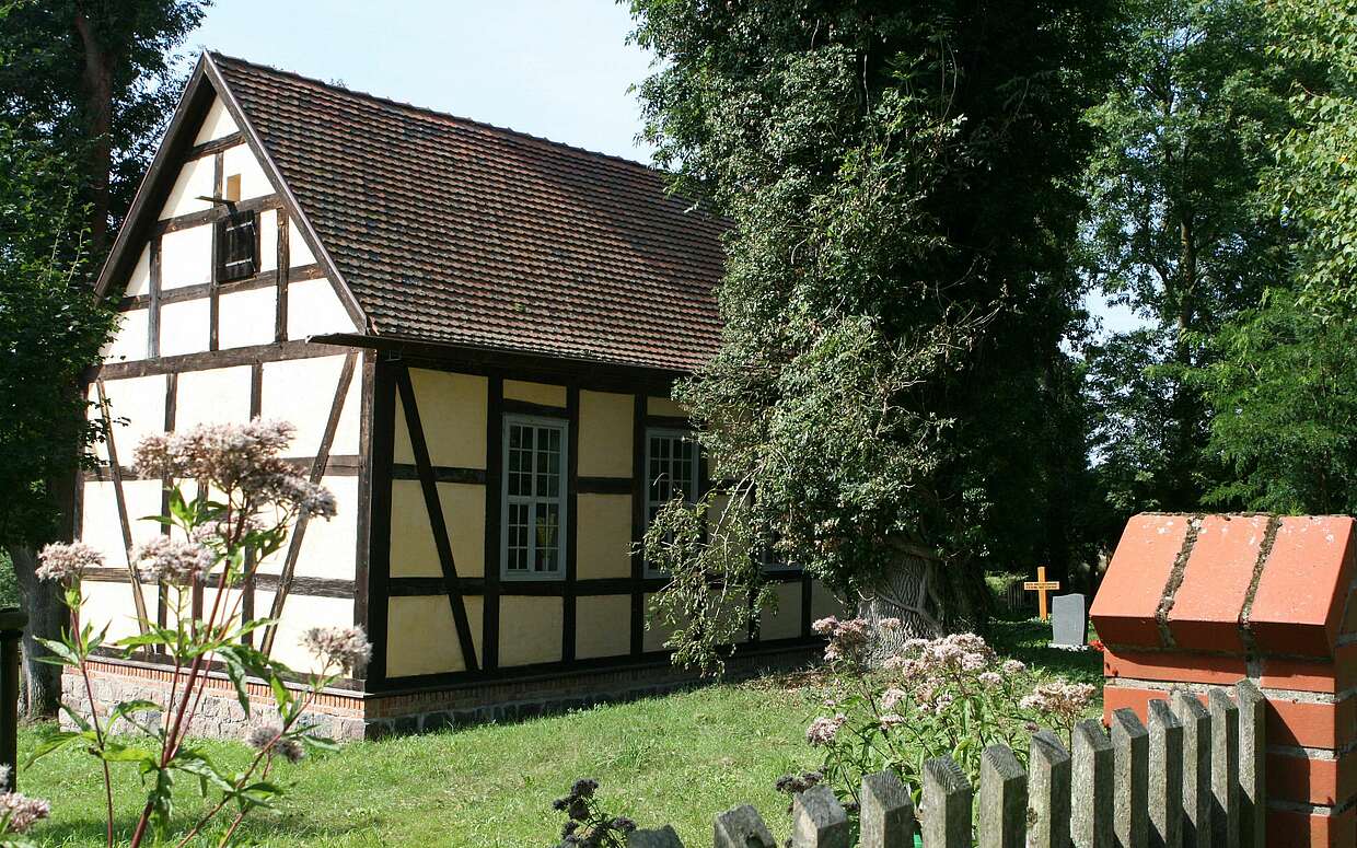 Die Dorfkirche in Glambeck ist eine der kleinsten Kirchen in Brandenburg.