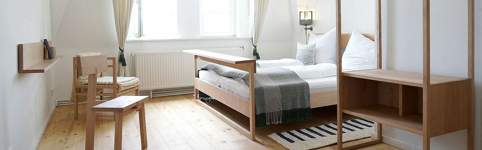 Gästezimmer mit Doppelbett,
            
        
                Foto: Gut Boltenhof/Gut Boltenhof