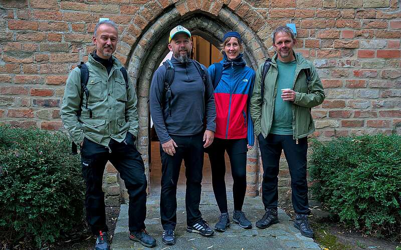 



    
        
                Wanderer vor der Hospitalkapelle Gransee,
            
        
                Foto: Tourismusverband Ruppiner Seenland e.V./Jannika Olesch
            
    
