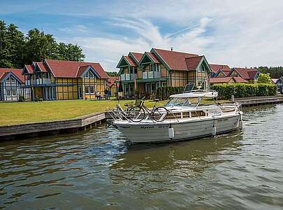 Hausboot am Hafendorf Rheinsberg