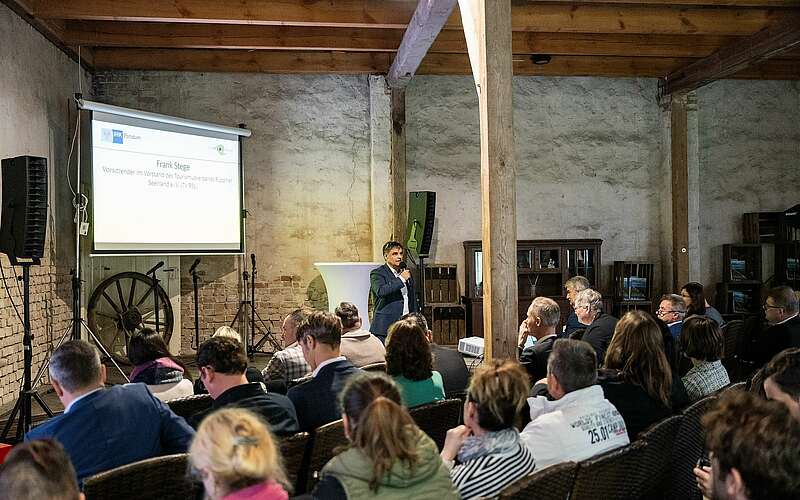 



    
        
                Tagung in der Spargelscheune,
            
        
                Foto: Tourismusverband Ruppiner Seenland e.V./Henry Mundt
            
    
