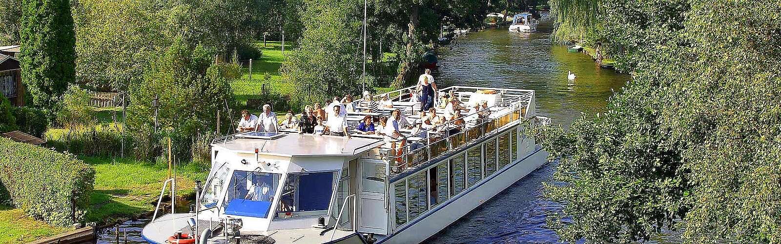 Schleusenfahrt entlang des Rhinufers Alt Ruppin