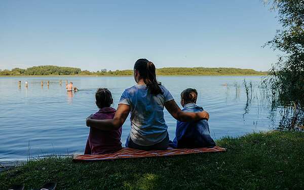 Familie am See
