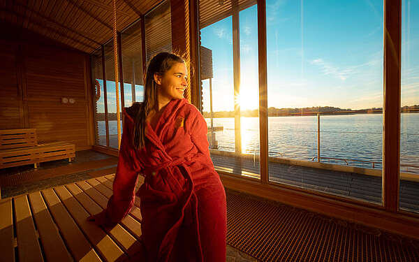 Wellness in der Fontane Therme Neuruppin ("Gefördert aus Mitteln des Bundes und des Landes Brandenburg im Rahmen der Gemeinschaftsaufgabe: „Verbesserung der regionalen Wirtschaftsstruktur“ – GRW-Infrastruktur")