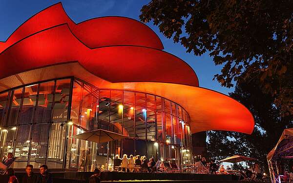 Außenansicht des Hans Otto Theaters
