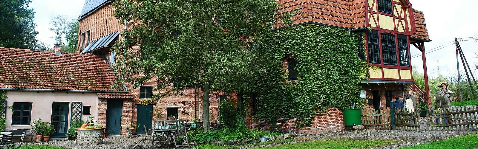 Blick auf den Ferienhof Salveymühle,
            
        
                
                
                    Foto: Claus-Dieter Steyer