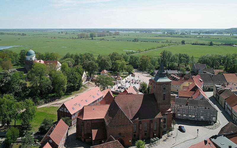 



    
        
                Blick über Altstadt und Burg Lenzen,
            
        
                
                
                    Foto: Erik-Jan Ouwerkerk
                
            
    
