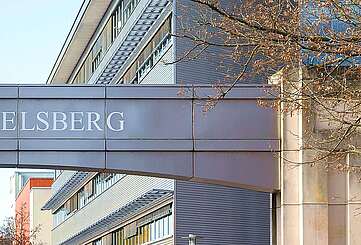 Eingangstor des Filmstudio Babelsberg