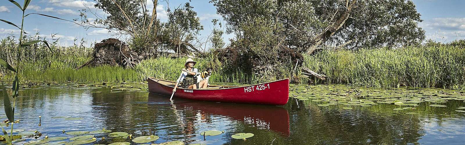 Kanuführerin im Nationalpark Unteres Odertal,
            
        
                Foto: TMB Tourismus-Marketing Brandenburg GmbH/Michael Handelmann