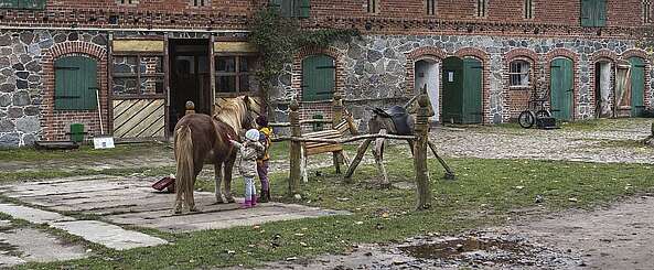 Kinder auf Rüsterhof