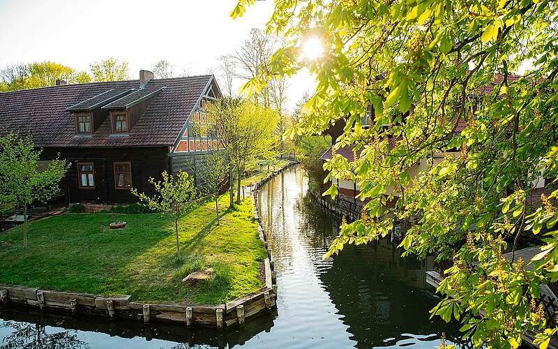 



    
        
                Blick über Fließ,
            
        
                Foto: TMB Tourismus-Marketing Brandenburg GmbH/Steffen Lehmann
            
    
