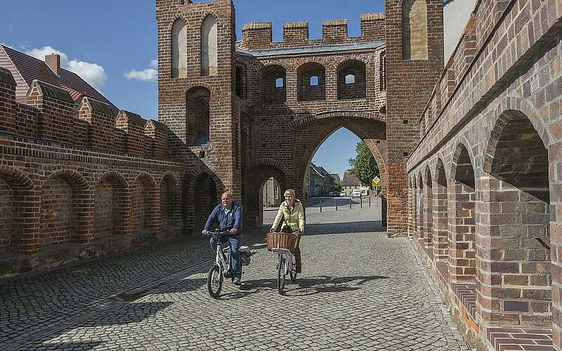 



    
        
                Radler in Jüterbog,
            
        
                Foto: TMB Tourismus-Marketing Brandenburg GmbH/Steffen Lehmann
            
    
