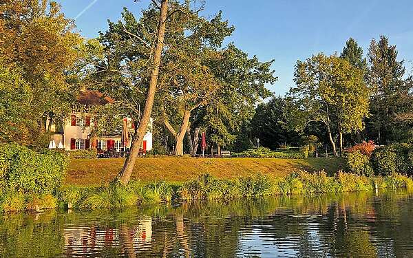 Waldhaus Prieros am Streganzer See im Herbst