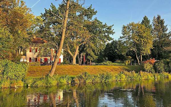 Waldhaus Prieros am Streganzer See im Herbst