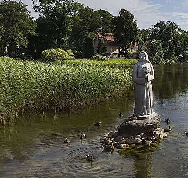 Nonnenfigur im Wutzsee