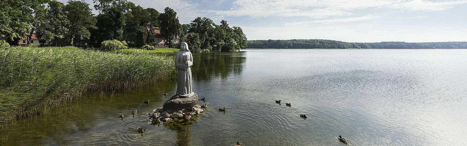 Nonnenfigur im Wutzsee,
            
        
                Foto: TMB Tourismus-Marketing Brandenburg GmbH/Steffen Lehmann