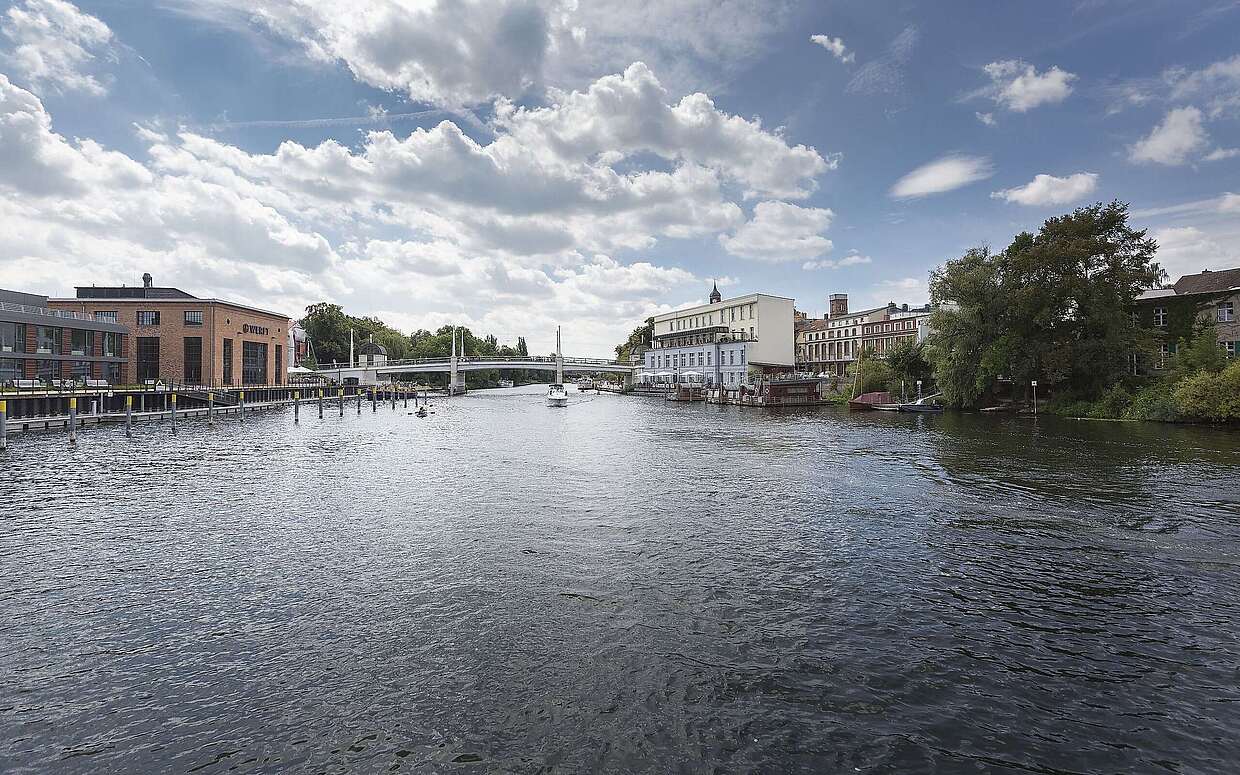 Blick auf Jahrtausendbrücke