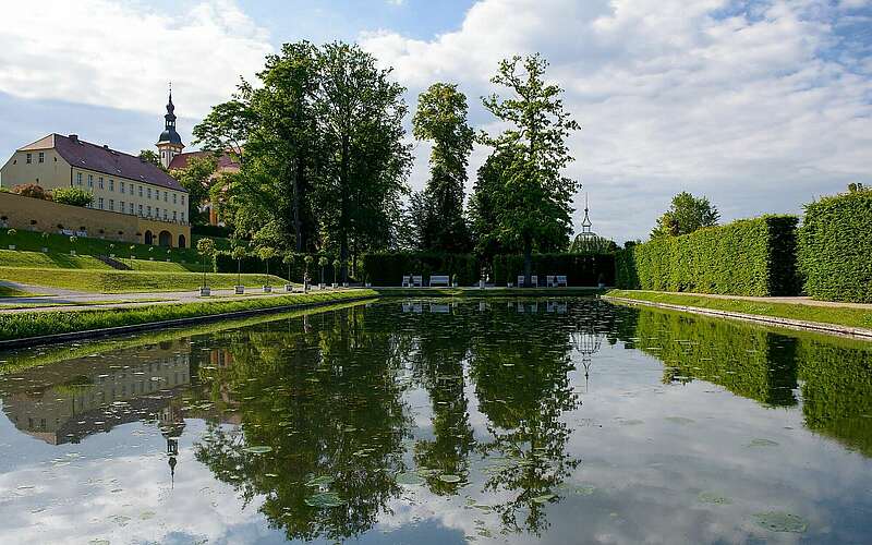 



    
        
                Kloster und Gartenanlage in Neuzelle,
            
        
                Foto: TMB Tourismus-Marketing Brandenburg GmbH/Sebastian Höhn
            
    
