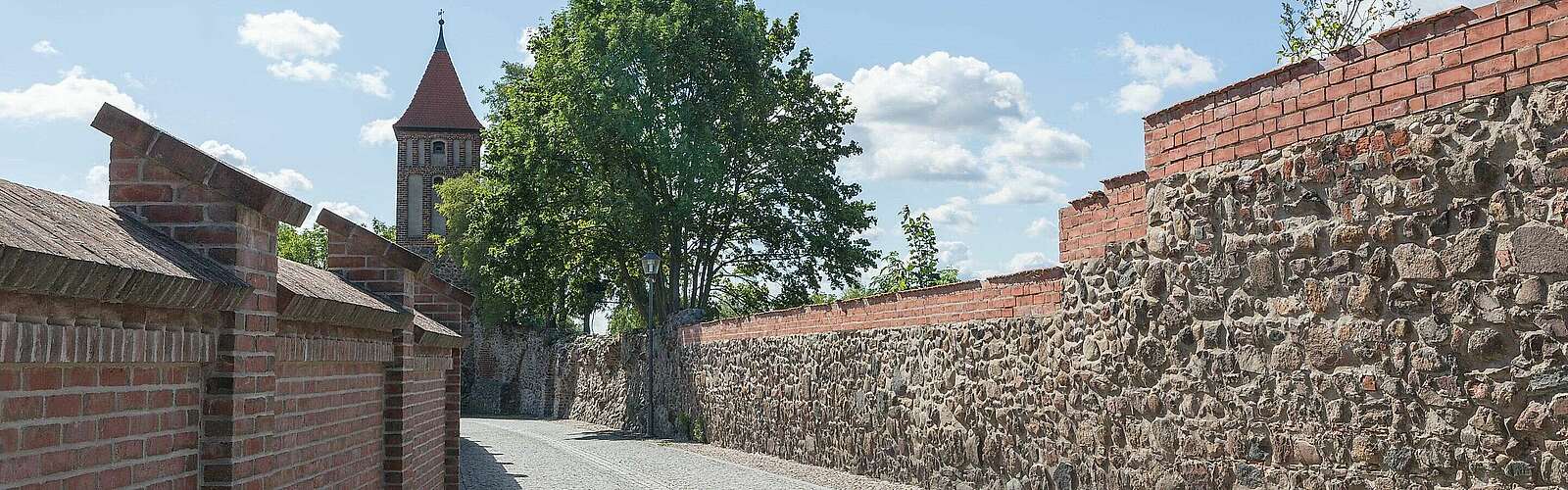 Die alte Stadtmauer von Jüterbog,
            
        
                Foto: TMB Tourismus-Marketing Brandenburg GmbH/Anja Bruckbauer