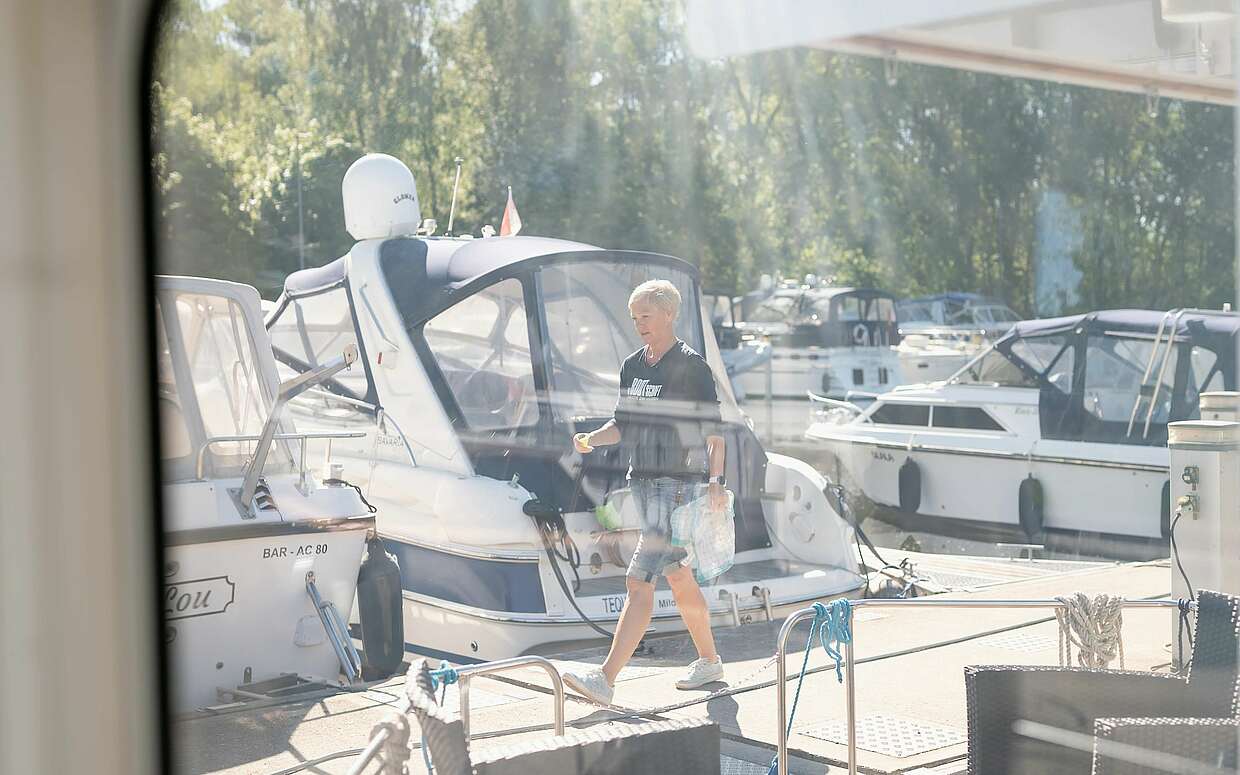 Bettina Vogel auf dem Steg