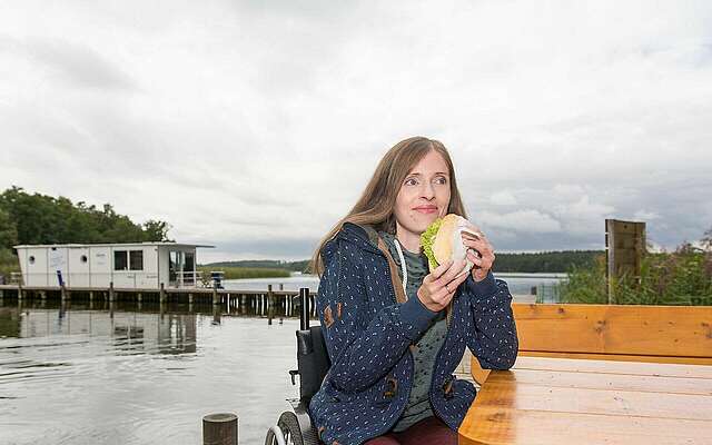 Barrierefreie Hausboottour mit dem Febomobil im Ruppiner Seenland